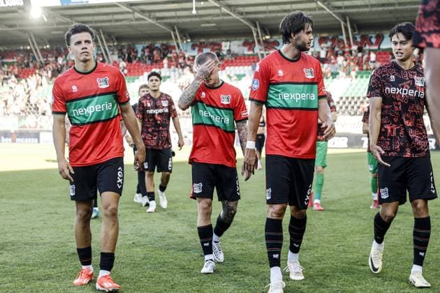 NIJMEGEN - (lr) Isak Hansen-Aaroen of NEC Nijmegen and Willum Thor Willumsson of NEC Nijmegen look disappointed during the Dutch Eredivisie match between NEC Nijmegen and Telstar at De Goffert on August 8, 2026 in Nijmegen, the Netherlands. BART STOUTJESDIJK ANP Eredivisie 2026 27 xVIxANPxSportx xxANPxIVx 565094321 originalFilename: 565094321.jpg