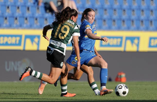 SOCCER - WCL, St.Poelten vs Sporting SANKT POELTEN,AUSTRIA,08.AUG.26 - SOCCER - UEFA Women s Champions League, qualification, SKN Sankt Poelten vs Sporting CP. Image shows Florencia Bonsegundo (Lissabon) and Magdalena Rukavina (St.Poelten).  GEPAxpictures xWalterxLuger
