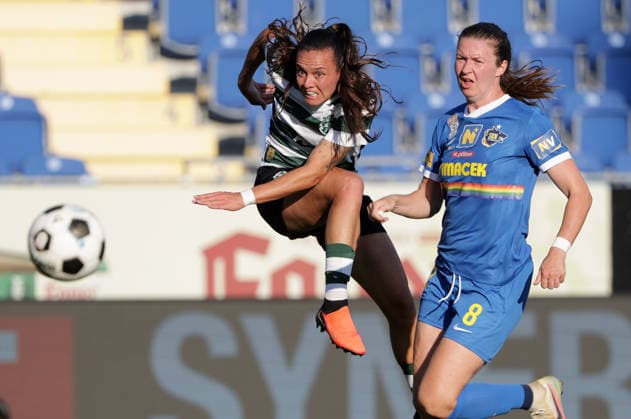 SOCCER - WCL, St.Poelten vs Sporting SANKT POELTEN,AUSTRIA,08.AUG.26 - SOCCER - UEFA Women s Champions League, qualification, SKN Sankt Poelten vs Sporting CP. Image shows Florencia Bonsegundo (Lissabon) and Victoria Laino (St.Poelten).  GEPAxpictures xWalterxLuger