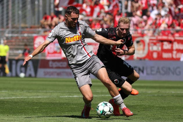 08.08.2026, xsefx, Fußball, FC Viktoria Köln SSV Jahn Regensburg, 3.Liga, Sportpark Höhenberg, 1. Spieltag, Saison 2026 2027: Niklas Castelle (FC Viktoria Köln 44) im Zweikampf gegen Oscar Schönfelder (Jahn Regensburg 07) DFB regulations prohibit any use of photographs as image sequences and or quasi-video. Nordrhein-Westfalen Deutschland *** August 8, 2026, xsefx, Soccer, FC Viktoria Köln vs. SSV Jahn Regensburg, 3. Liga, Sportpark Höhenberg, Matchday 1, 2026–2027 Season: Niklas Castelle of FC Viktoria Köln (No. 44) in a tackle against Oscar Schönfelder of Jahn Regensburg (No. 07). DFB regulations prohibit any use of photographs as image sequences and or quasi-video. North Rhine-Westphalia, Germany