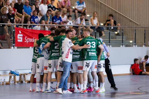 FRISCH AUF! vor dem Spiel GER, FRISCH AUF! Goeppingen vs. HBW Balingen-Weilstetten, Handball, Vorbereitung, Turnier, S-Cup Altensteig, Halbfinale, Spielzeit 2026 2027, 08.08.2026, GER, FRISCH AUF! Goeppingen vs. HBW Balingen-Weilstetten, Handball, Vorbereitung, Turnier, S-Cup Altensteig, Halbfinale, Spielzeit 2026 2027, 08.08.2026, Altensteig *** FRISCH AUF Pre-Game Coverage GER, FRISCH AUF Goeppingen vs. HBW Balingen Weilstetten, Handball, Preseason, Tournament, S Cup Altensteig, Semifinal, 2026–2027 Season, August 8, 2026, GER, FRISCH AUF Goeppingen vs. HBW Balingen Weilstetten, Handball, Preseason, Tournament, S Cup Altensteig, Semifinal, 2026–2027 Season, August 8, 2026, Altensteig Copyright: xEibnerxPressefoto OliverxSchmidtx EP_OST