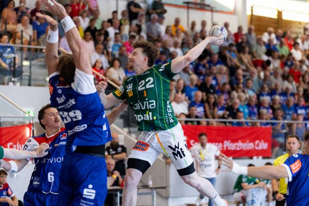 Erik PERSSON (FRISCH AUF! Goeppingen, 22) erzielt ein Tor, Aktion, Torwurf GER, FRISCH AUF! Goeppingen vs. HBW Balingen-Weilstetten, Handball, Vorbereitung, Turnier, S-Cup Altensteig, Halbfinale, Spielzeit 2026 2027, 08.08.2026, GER, FRISCH AUF! Goeppingen vs. HBW Balingen-Weilstetten, Handball, Vorbereitung, Turnier, S-Cup Altensteig, Halbfinale, Spielzeit 2026 2027, 08.08.2026, Altensteig *** Erik PERSSON, FRISCH AUF Goeppingen, No. 22, scores a goal, play, shot on goal GER, FRISCH AUF Goeppingen vs. HBW Balingen Weilstetten, handball, preseason, tournament, S Cup Altensteig, Semifinal, 2026–2027 season, August 8, 2026, GER, FRISCH AUF Goeppingen vs. HBW Balingen Weilstetten, handball, preseason, tournament, S Cup Altensteig, semifinals, 2026–2027 season, August 8, 2026, Altensteig Copyright: xEibnerxPressefoto OliverxSchmidtx EP_OST