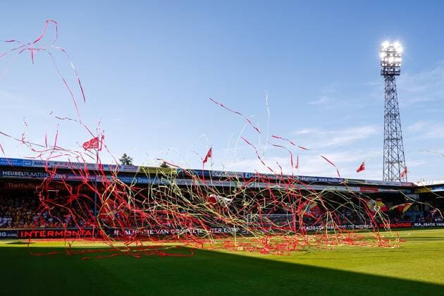 DEVENTER , 08-08-2026 , Stadium De Adelaarshorst , season 2026 2027 , Dutch Eredivisie football . match between Go Ahead Eagles and Willem II, Picture shows sfeer, confetti Go Ahead Eagles - Willem II  x205552879x Copyright: