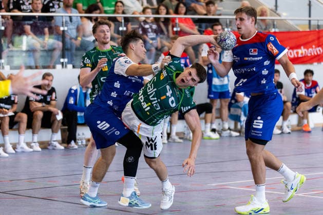 Elias NEWEL (FRISCH AUF! Goeppingen, 40) erzielt ein Tor, Aktion, Torwurf GER, FRISCH AUF! Goeppingen vs. HBW Balingen-Weilstetten, Handball, Vorbereitung, Turnier, S-Cup Altensteig, Halbfinale, Spielzeit 2026 2027, 08.08.2026, GER, FRISCH AUF! Goeppingen vs. HBW Balingen-Weilstetten, Handball, Vorbereitung, Turnier, S-Cup Altensteig, Halbfinale, Spielzeit 2026 2027, 08.08.2026, Altensteig *** Elias NEWEL FRISCH AUF Goeppingen, 40, scores a goal, play, shot on goal GER, FRISCH AUF Goeppingen vs. HBW Balingen Weilstetten, handball, preseason, tournament, S Cup Altensteig, Semifinal, 2026–2027 season, August 8, 2026, GER, FRISCH AUF Göppingen vs. HBW Balingen Weilstetten, handball, preseason, tournament, S Cup Altensteig, semifinals, 2026–2027 season, August 8, 2026, Altensteig Copyright: xEibnerxPressefoto OliverxSchmidtx EP_OST
