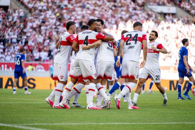 08.08.2026, GER, Fussball, Herren, Testspiel, Saison 2026 2027, VfB Stuttgart vs Everton FC Ramon Hendriks ( VfB Stuttgart, 03 ), Josha Vagnoman ( VfB Stuttgart, 04 ), Julian Jeff Chabot ( VfB Stuttgart, 24 ) und Team jubeln über das Tor zum 2:0, Stuttgart MHP Arena Baden-Württemberg Deutschland *** August 8, 2026, GER, Soccer, Men s, Friendly, 2026–2027 Season, VfB Stuttgart vs. Everton FC: Ramon Hendriks (VfB Stuttgart, 03), Josha Vagnoman (VfB Stuttgart, 04), Julian Jeff Chabot (VfB Stuttgart, 24), and the team celebrate the goal that made it 2–0, Stuttgart MHP Arena, Baden-Württemberg, Germany Copyright: xNordphoto Memmlerx