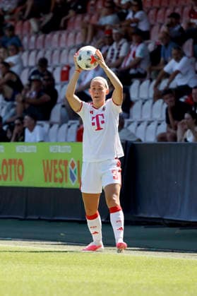 Fußballspielerin Saedis Run Heidarsdottir (Abwehr) beim Testspiel zwischen der 1. Frauen-Mannschaft des 1. FC Köln und dem FC Twente Enschede (NED) im Franz-Kremer-Stadion. (Endstand 5:1) Köln, 08.08.2026 NRW Deutschland *** Soccer player Saedis Run Heidarsdottir on defense during the friendly match between the 1. FC Köln women s first team and FC Twente Enschede (NED) at Franz Kremer Stadium. Final score: 5–1 for Köln, August 8, 2026, North Rhine-Westphalia, Germany Copyright: xChristophxHardtx