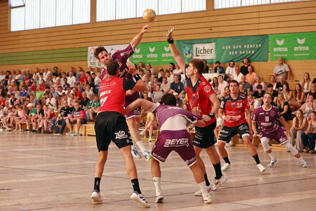 08.08.2026, xovx, Handball Lindencup, TV Hüttenberg - Pfadi Winterthur v.l. Lukas Heer (Pfadi Winterthur), David Kuntscher (TV Hüttenberg), Vit Reichl (TV Hüttenberg), Ivan Simic (Pfadi Winterthur), Faris Colakovic (Pfadi Winterthur), Paul Ohl (TV Hüttenberg) Linden Stadthalle Hessen Deutschland (DE) *** August 8, 2026, xovx, Lindencup Handball, TV Hüttenberg vs. Pfadi Winterthur: Lukas Heer (Pfadi Winterthur), David Kuntscher (TV Hüttenberg), Vit Reichl (TV Hüttenberg), Ivan Simic, Pfadi Winterthur; Faris Colakovic, Pfadi Winterthur; Paul Ohl, TV Hüttenberg; Linden Stadthalle, Hesse, Germany, DE