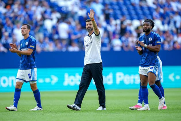 08.08.2026, Fußball, FC Schalke 04 - Atalanta Bergamo, Testspiel Freundschaftsspiel, Veltins-Arena Gelsenkirchen, Saison 2026 2027: Enttäuschte Gesichter nach der 0:3 Niederlage von Schalke - Abschlussrunde Ron Schallenberg (FC Schalke04 06) Cheftrainer Miron Muslic (FC Schalke04 hc) Moussa Sylla (FC Schalke04 09) DFB regulations prohibit any use of photographs as image sequences and or quasi-video. Nordrhein-Westfalen Deutschland *** August 8, 2026, Soccer, FC Schalke 04 vs. Atalanta Bergamo, Friendly Match, Veltins Arena, Gelsenkirchen, 2026–2027 Season: Disappointed faces after Schalke’s 0–3 loss in the final round; Ron Schallenberg, FC Schalke 04 06; Head Coach Miron Muslic, FC Schalke 04; Moussa Sylla, FC Schalke 04 09. DFB regulations prohibit any use of photographs as image sequences and or quasi-video in North Rhine-Westphalia, Germany