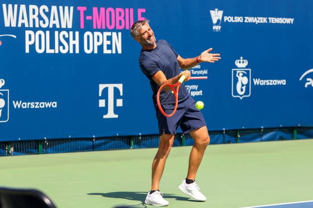 WARSZAWA 08.08.2026 TURNIEJ WTA, Tennis Damen 125 WARSAW T-MOBILE POLISH OPEN - MECZ POKAZOWY GWIAZD--- TENNIS TOURNAMENT WTA 125 WARSAW T-MOBILE POLISH OPEN - SHOW CELEBRITY GAME MACIEJ DOWBOR FOT. ANNA KLEPACZKO FOTOPYK NEWSPIX.PL --- newspix.pl 