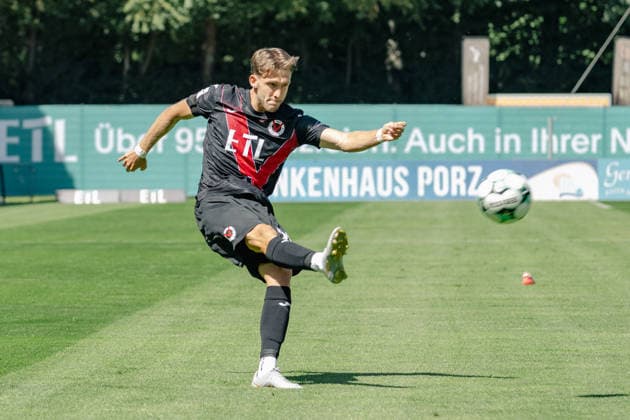 Pascal Fallmann (Viktoria Koeln, 28) flankt in den Strafraum. FC Viktoria Koeln vs. SSV Jahn Regensburg, Fussball, 3. Liga, 01. Spieltag, Saison 2026 2027, 08.08.2026 DFL DFB Regulations prohibit any use of Photographs as image sequences and or Quasivideo FC Viktoria Koeln vs. SSV Jahn Regensburg, Fussball, 3. Liga, 01. Spieltag, Saison 2026 2027, 08.08.2026 Koeln *** Pascal Fallmann of Viktoria Cologne, 28, crosses into the penalty area. FC Viktoria Cologne vs. SSV Jahn Regensburg, Soccer, 3rd Division, Matchday 1, 2026–2027 Season, August 8, 2026 DFL DFB regulations prohibit any use of photographs as image sequences and or quasi-video FC Viktoria Cologne vs. SSV Jahn Regensburg, soccer, 3rd Division, Matchday 1, 2026–2027 season, August 8, 2026, Cologne Copyright: xEibner-Pressefoto ThomasxHaeslerx EP_THR