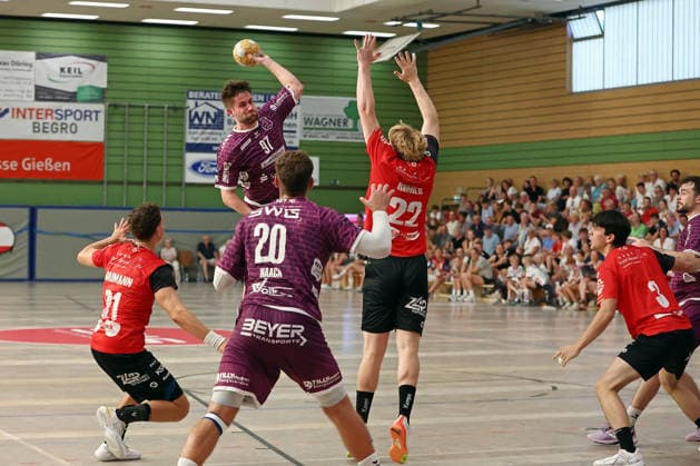 08.08.2026, xovx, Handball Lindencup, TV Hüttenberg - Pfadi Winterthur v.l. p31, David Kuntscher (TV Hüttenberg), Leif Haack (TV Hüttenberg), Mischa Romer (Pfadi Winterthur), Leandro Lioi (Pfadi Winterthur) Linden Stadthalle Hessen Deutschland (DE) *** August 8, 2026, xovx, Lindencup Handball, TV Hüttenberg vs. Pfadi Winterthur v l p31, David Kuntscher TV Hüttenberg, Leif Haack TV Hüttenberg, Mischa Romer Pfadi Winterthur, Leandro Lioi Pfadi Winterthur Linden City Hall, Hesse, Germany, DE