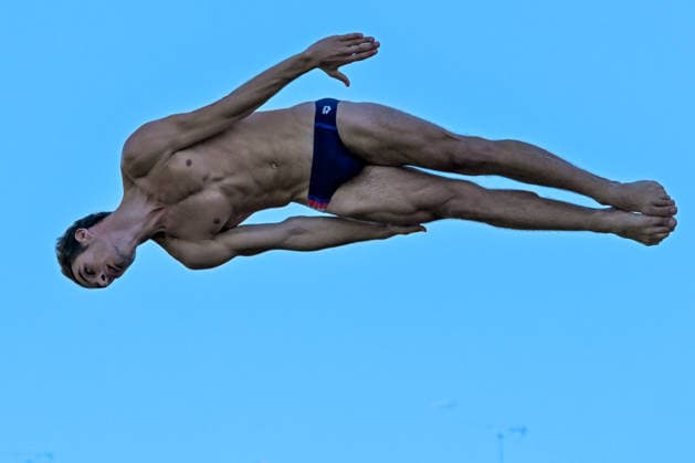 Andrea Barnaba of Italy competes in the high diving 20m Round 3-4 Men Final during the European Aquatics Championships at the River Seine in Paris (France), August 8, 2026. Giorgio Scala DBM - Deepbluemedia Insidefoto