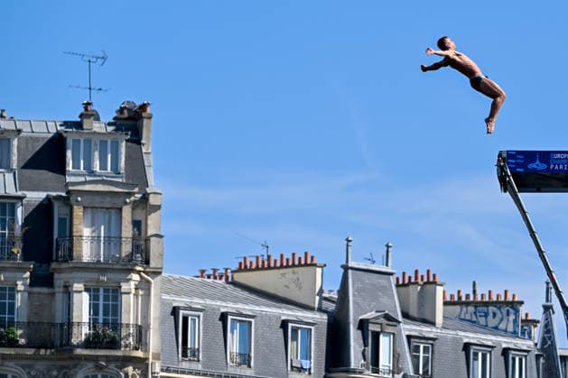 Davide Baraldi of Italy competes in the high diving 20m Round 3-4 Men Final during the European Aquatics Championships at the River Seine in Paris (France), August 8, 2026. Giorgio Scala DBM - Deepbluemedia Insidefoto