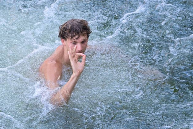 Pierrick Schafer of Switzerland Gary Hunt of France reacts after competing in the High Diving Men s 20m Final during the European Aquatics Championships at the River Seine in Paris (France), August 8, 2026. Giorgio Scala DBM - Deepbluemedia Insidefoto