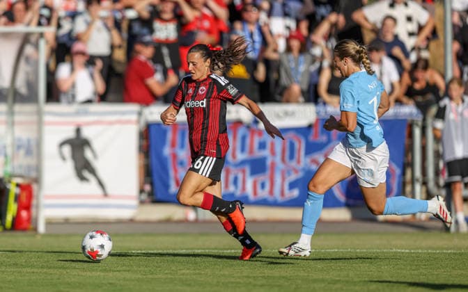 GER, Frankfurt, Eintracht Frankfurt vs Malmö FF, UEFA Womens Champions League, Fussball, UEFA, Spielzeit 2026 2027, Stadion am Brentanobad, Qualifikation, Finale im Bild: Hayley Raso (Eintracht Frankfurt Frauen 16) DFB DFL REGULATIONS PROHIBIT ANY USE OF PHOTOGRAPHS AS IMAGE SEQUENCES AND OR QUASI-VIDEO, 08.08.2026 *** GER, Frankfurt, Eintracht Frankfurt vs. Malmö FF, UEFA Women s Champions League, Soccer, UEFA, 2026–2027 Season, Stadion am Brentanobad, Qualifying Round, Final Photo: Hayley Raso, Eintracht Frankfurt Women’s Team 16. DFB and DFL regulations prohibit any use of photographs as image sequences and or quasi-video. August 8, 2026 Copyright: HMBxMedia HendrikxHamelau