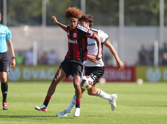 08.08.2026, Fussball Testspiel, Eintracht Frankfurt - Hull City, v.l., Jean-Matteo Bahoya (Eintracht Frankfurt), Matt Crooks (Hull City) DFL DFB REGULATIONS PROHIBIT ANY USE OF PHOTOGRAPHS AS IMAGE SEQUENCES AND OR QUASI-VIDEO. xdcx Copyright: HMBxMedia Claus