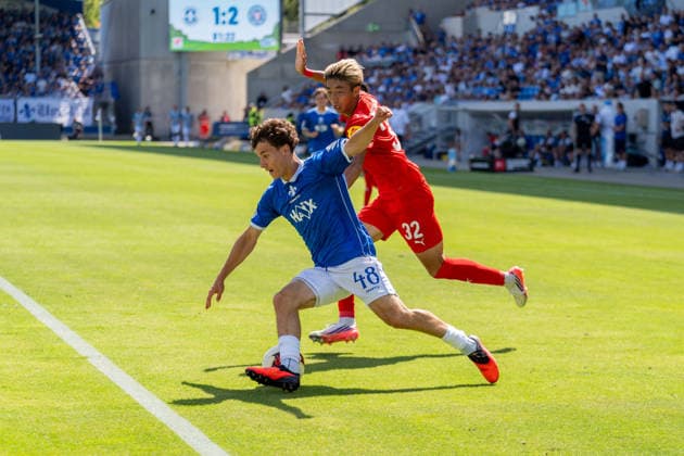 Spielszene, Zweikampf, Dribbling, Offensivaktion, v.l. Manolo Merx (SV Darmstadt 98, 48), Hiroki Sekine (Holstein Kiel, 32), GER, SV Darmstadt 98 vs. Holstein Kiel, Fussball, 2. Bundesliga, 1. Spieltag, Saison 2026 2027, 08.08.2026, DFL REGULATIONS PROHIBIT ANY USE OF PHOTOGRAPHS AS IMAGE SEQUENCES AND OR QUASI-VIDEO, GER, SV Darmstadt 98 vs. Holstein Kiel, Fussball, 2. Bundesliga, 1. Spieltag, Saison 2026 2027, 08.08.2026 Darmstadt *** Game action, tackle, dribbling, offensive play, from left: Manolo Merx (SV Darmstadt 98, 48), Hiroki Sekine (Holstein Kiel, 32), GER, SV Darmstadt 98 vs. Holstein Kiel, soccer, 2. Bundesliga, Matchday 1, 2026–2027 season, August 8, 2026, DFL regulations prohibit any use of photographs as image sequences and or quasi-video, GER, SV Darmstadt 98 vs. Holstein Kiel, soccer, 2. Bundesliga, Matchday 1, 2026–2027 season, August 8, 2026, Darmstadt Copyright: xEibner-Pressefoto J-NxGroemlingx EP_JGG