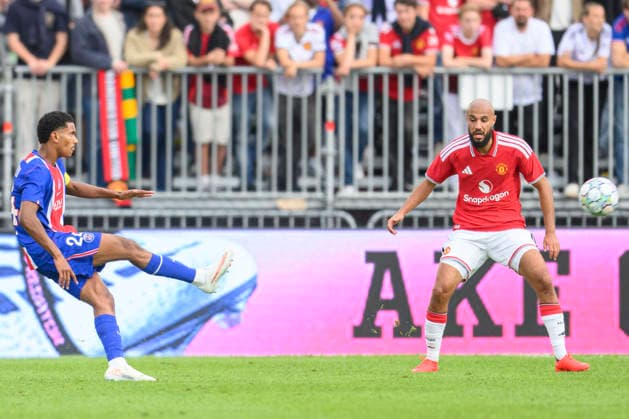 260808 Paris Saint-Germains Mayulu and Manchester Uniteds Noussair Mazraoui during the friendly match between Manchester United, ManU and Paris Saint-Germain August 8 2026 in Gothenburg. *** August 8, 2026: Paris Saint-Germain s Mayulu and Manchester United s Noussair Mazraoui during the friendly match between Manchester United and Paris Saint-Germain on August 8, 2026, in Gothenburg  Copyright: FREDRIKxAREMYR BB260808FA074