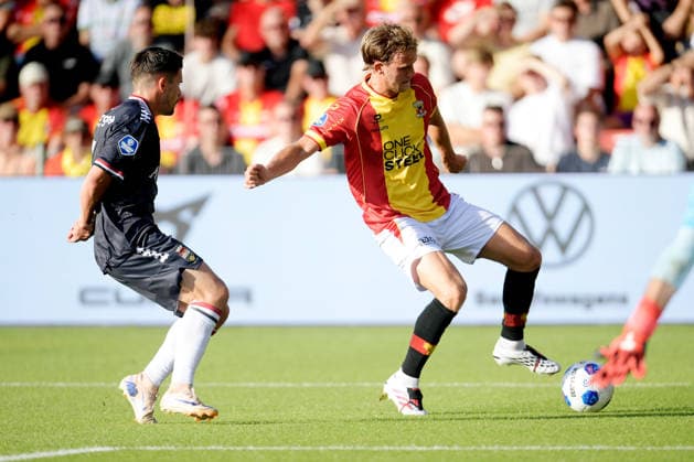 2026-08-08 - VriendenLoterij Eredivisie DEVENTER, NETHERLANDS - AUGUST 8: (L-R) Eser Gurbuz of Willem II, Melle Meulensteen of Go Ahead Eagles. during the VriendenLoterij Eredivisie at the De Adelaarshorst on August 8, 2026 in Deventer, Netherlands Deventer De Adelaarshorst Netherlands Content not available for redistribution in The Netherlands directly or indirectly through any third parties. Copyright: xDennisxBresserx