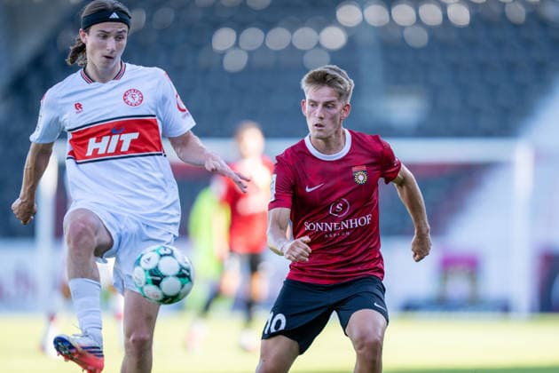 Zweikampf zwischen Bennit Broger (Fortuna Köln, 38) und Lukas Stoppel (SG Sonnenhof Großaspach, 10), SG Sonnenhof Großaspach vs. Fortuna Köln, Fussball, 3. Liga, 1. Spieltag, 08.08.2026, DFB regulations prohibit any use of photographs as image sequences and or quasi-video Aspach Baden-Wuerttemberg Deutschland *** A tackle between Bennit Broger of Fortuna Köln, No. 38, and Lukas Stoppel of SG Sonnenhof Großaspach, No. 10; SG Sonnenhof Großaspach vs. Fortuna Köln, soccer, 3rd Division, Matchday 1, August 8, 2026, DFB regulations prohibit any use of photographs as image sequences and or quasi-video. Aspach, Baden-Württemberg, Germany Copyright: xkolbert-press PhilipxZieglerx