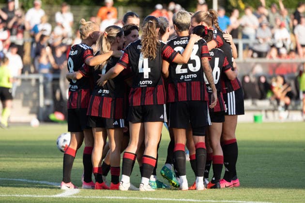 08.08.2026, xhfmx, Fussball UEFA WCLQ, Eintracht Frankfurt - Malmö FF Die Eintracht Frauen bejubeln das 1:0 von Laura Freigang (Eintracht Frankfurt, 10) gegen Malmö. Tor, Goal, Jubel, Celebration (DFL DFB REGULATIONS PROHIBIT ANY USE OF PHOTOGRAPHS as IMAGE SEQUENCES and or QUASI-VIDEO) Frankfurt *** August 8, 2026, xhfmx, Soccer UEFA WCLQ, Eintracht Frankfurt vs. Malmö FF The Eintracht women celebrate Laura Freigang s 1-0 goal for Eintracht Frankfurt against Malmö, Goal, Cheers, Celebration DFL DFB REGULATIONS PROHIBIT ANY USE OF PHOTOGRAPHS as IMAGE SEQUENCES and or QUASI-VIDEO Frankfurt