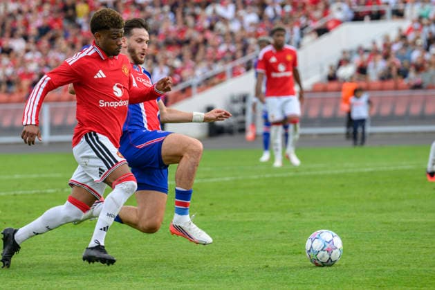 260808 Manchester Uniteds Diallo Amad and Paris Saint-Germains Chvitja Kvaratschelia during the friendly match between Manchester United, ManU and Paris Saint-Germain August 8 2026 in Gothenburg. *** August 8, 2026: Manchester United s Diallo Amad and Paris Saint-Germain s Chvitja Kvaratschelia during the friendly match between Manchester United and Paris Saint-Germain on August 8, 2026, in Gothenburg  Copyright: FREDRIKxAREMYR BB260808FA079