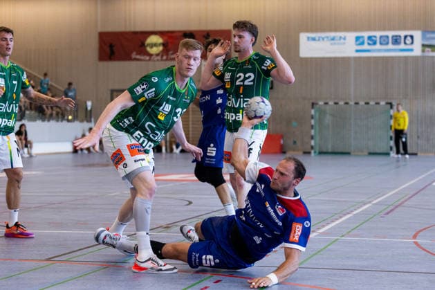 Tobias HEINZELMANN (HBW Balingen-Weilstetten, 28) erzielt ein Tor, Aktion, Torwurf GER, FRISCH AUF! Goeppingen vs. HBW Balingen-Weilstetten, Handball, Vorbereitung, Turnier, S-Cup Altensteig, Halbfinale, Spielzeit 2026 2027, 08.08.2026, GER, FRISCH AUF! Goeppingen vs. HBW Balingen-Weilstetten, Handball, Vorbereitung, Turnier, S-Cup Altensteig, Halbfinale, Spielzeit 2026 2027, 08.08.2026, Altensteig *** Tobias HEINZELMANN, HBW Balingen Weilstetten, No. 28, scores a goal; play; shot on goal (GER); FRISCH AUF Goeppingen vs. HBW Balingen Weilstetten; handball; preseason; tournament; S Cup Altensteig, Semifinal, 2026–2027 season, August 8, 2026, GER, FRISCH AUF Göppingen vs. HBW Balingen Weilstetten, handball, preseason, tournament, S Cup Altensteig, semifinals, 2026–2027 season, August 8, 2026, Altensteig Copyright: xEibnerxPressefoto OliverxSchmidtx EP_OST