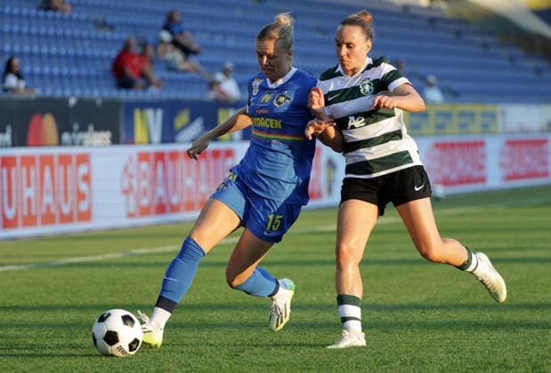 SOCCER - WCL, St.Poelten vs Sporting SANKT POELTEN,AUSTRIA,08.AUG.26 - SOCCER - UEFA Women s Champions League, qualification, SKN Sankt Poelten vs Sporting CP. Image shows Annalena Wucher (St.Poelten) and Agata Pimenta (Lissabon).  GEPAxpictures xWalterxLuger