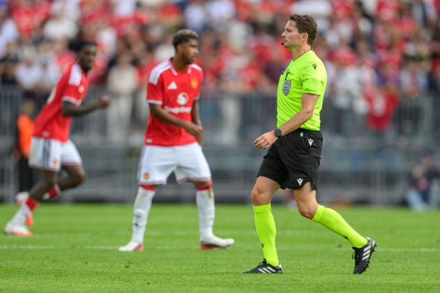 260808 Referee Joakim Sars during the friendly match between Manchester United, ManU and Paris Saint-Germain August 8 2026 in Gothenburg. *** August 8, 2026: Referee Joakim Sars during the friendly match between Manchester United and Paris Saint-Germain on August 8, 2026, in Gothenburg  Copyright: FREDRIKxAREMYR BB260808FA088
