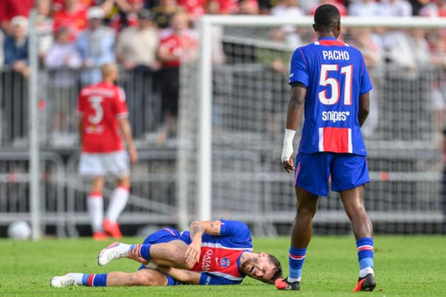 260808 Paris Saint-Germains Chvitja Kvaratschelia in pain during the friendly match between Manchester United, ManU and Paris Saint-Germain August 8 2026 in Gothenburg. *** August 8, 2026: Paris Saint-Germain s Chvitja Kvaratschelia in pain during the friendly match between Manchester United and Paris Saint-Germain on August 8, 2026, in Gothenburg  Copyright: FREDRIKxAREMYR BB260808FA090