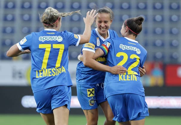SOCCER - WCL, St.Poelten vs Sporting SANKT POELTEN,AUSTRIA,08.AUG.26 - SOCCER - UEFA Women s Champions League, qualification, SKN Sankt Poelten vs Sporting CP. Image shows the rejoicing of Diana Lemesova, Fanny Vago and Jennifer Klein (St.Poelten).  GEPAxpictures xWalterxLuger