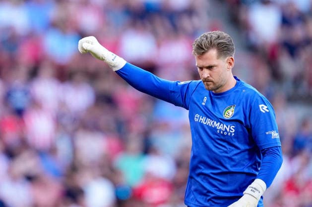 Torhueter Mattijs Branderhorst (Fortuna Sittard) gestures during the Eredivisie 2026 27 match between PSV and Fortuna Sittard at Philips Stadion on August 8, 2026 in Eindhoven, Netherlands. (Photo by Alex Gottschalk DeFodi Images) - *** Fortuna Sittard goalkeeper Mattijs Branderhorst gestures during the 2026–27 Eredivisie match between PSV and Fortuna Sittard at Philips Stadion on August 8, 2026, in Eindhoven, Netherlands. Photo by Alex Gottschalk, DeFodi Images