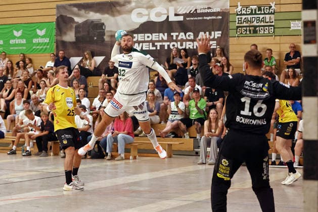 08.08.2026, xovx, Handball Lindencup, HSG Wetzlar - HSC 2000 Coburg v.l. Jakob Knauer (HSC Coburg), Nikolaj Laesö (HSG Wetzlar), Petros Boukovinas (HSC Coburg) Linden Stadthalle Hessen Deutschland (DE) *** August 8, 2026, xovx, Lindencup Handball Tournament, HSG Wetzlar vs. HSC 2000 Coburg; Jakob Knauer (HSC Coburg), Nikolaj Laesö (HSG Wetzlar), Petros Boukovinas (HSC Coburg); Linden Stadthalle, Hesse, Germany, DE