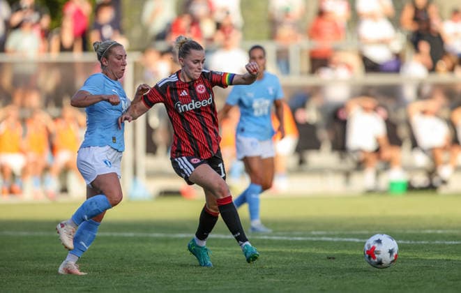 GER, Frankfurt, Eintracht Frankfurt vs Malmö FF, UEFA Womens Champions League, Fussball, UEFA, Spielzeit 2026 2027, Stadion am Brentanobad, Qualifikation, Finale im Bild v.l.: Ellen Löfqvist (Malmö FF 4), Laura Freigang (Eintracht Frankfurt Frauen 10) DFB DFL REGULATIONS PROHIBIT ANY USE OF PHOTOGRAPHS AS IMAGE SEQUENCES AND OR QUASI-VIDEO, 08.08.2026 *** GER, Frankfurt, Eintracht Frankfurt vs. Malmö FF, UEFA Women s Champions League, Soccer, UEFA, 2026–2027 Season, Stadion am Brentanobad, Qualifying Round, Final (pictured, from left): Ellen Löfqvist, Malmö FF 4, Laura Freigang, Eintracht Frankfurt Women 10. DFB and DFL regulations prohibit any use of photographs as image sequences and or quasi-video. August 8, 2026 Copyright: HMBxMedia HendrikxHamelau