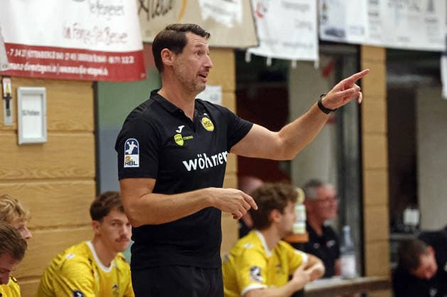 08.08.2026, xovx, Handball Lindencup, HSG Wetzlar - HSC 2000 Coburg Trainer Anel Mahmutefendic(HSC Coburg) Linden Stadthalle Hessen Deutschland (DE) *** August 8, 2026, xovx, Lindencup Handball Tournament, HSG Wetzlar vs. HSC 2000 Coburg, Coach Anel Mahmutefendic, HSC Coburg, Linden City Hall, Hesse, Germany, DE