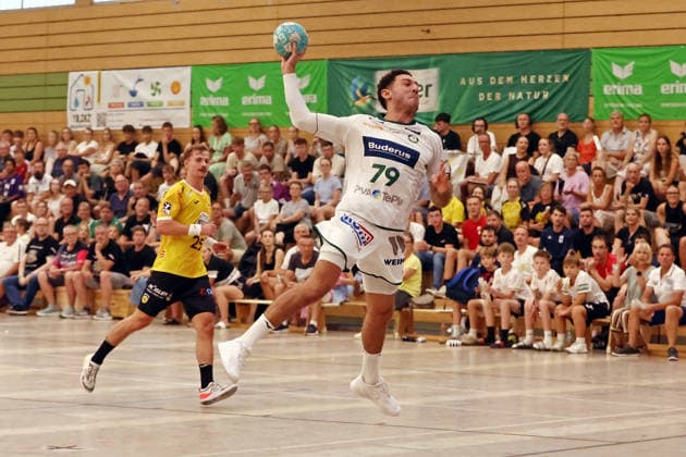 08.08.2026, xovx, Handball Lindencup, HSG Wetzlar - HSC 2000 Coburg v.l. Jakob Knauer (HSC Coburg), Ahmed Nafea (HSG Wetzlar) Linden Stadthalle Hessen Deutschland (DE) *** August 8, 2026, xovx, Lindencup Handball Tournament, HSG Wetzlar vs. HSC 2000 Coburg; Jakob Knauer (HSC Coburg), Ahmed Nafea (HSG Wetzlar); Linden Stadthalle, Hesse, Germany, DE