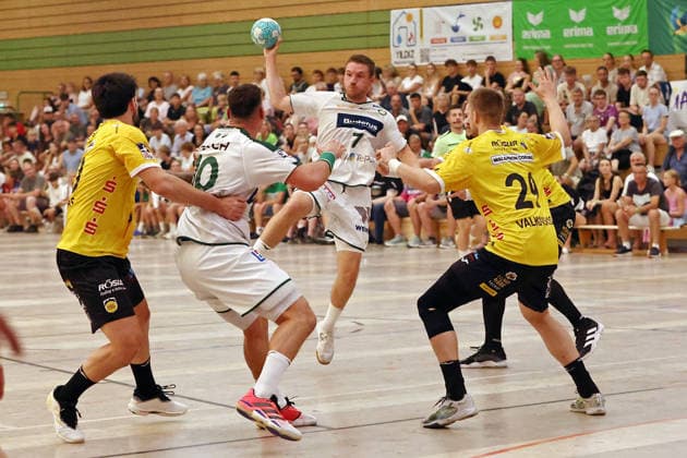 08.08.2026, xovx, Handball Lindencup, HSG Wetzlar - HSC 2000 Coburg v.l. Savvas Savvas (HSC Coburg), Josip Simic (HSG Wetzlar), Dominik Mappes (HSG Wetzlar), Leonards Valkovskis (HSC Coburg). Linden Stadthalle Hessen Deutschland (DE) *** August 8, 2026, xovx, Lindencup Handball, HSG Wetzlar vs. HSC 2000 Coburg, Savvas Savvas (HSC Coburg), Josip Simic (HSG Wetzlar), Dominik Mappes (HSG Wetzlar), Leonards Valkovskis (HSC Coburg), Linden Stadthalle, Hesse, Germany, DE