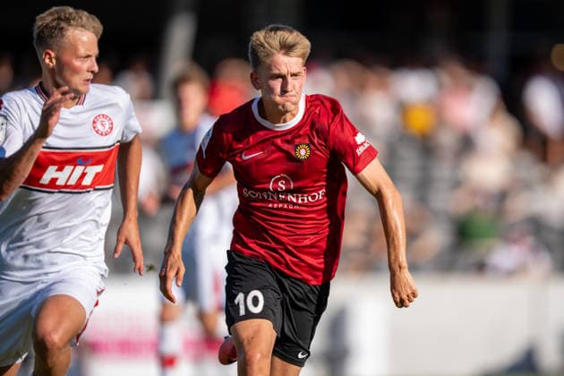 Zweikampf zwischen Kevin Brechmann (Fortuna Köln, 27) und Lukas Stoppel (SG Sonnenhof Großaspach, 10), SG Sonnenhof Großaspach vs. Fortuna Köln, Fussball, 3. Liga, 1. Spieltag, 08.08.2026, DFB regulations prohibit any use of photographs as image sequences and or quasi-video Aspach Baden-Wuerttemberg Deutschland *** A tackle between Kevin Brechmann of Fortuna Köln, 27, and Lukas Stoppel of SG Sonnenhof Großaspach, 10, SG Sonnenhof Großaspach vs. Fortuna Köln, soccer, 3rd Division, Matchday 1, August 8, 2026, DFB regulations prohibit any use of photographs as image sequences and or quasi-video. Aspach, Baden-Württemberg, Germany Copyright: xkolbert-press PhilipxZieglerx