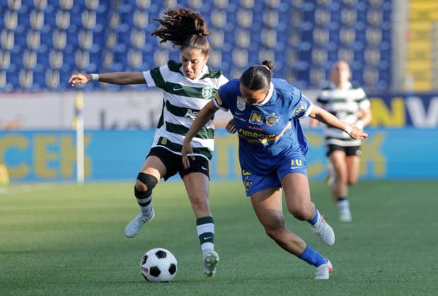 SOCCER - WCL, St.Poelten vs Sporting SANKT POELTEN,AUSTRIA,08.AUG.26 - SOCCER - UEFA Women s Champions League, qualification, SKN Sankt Poelten vs Sporting CP. Image shows Joana Martins (Lissabon) and Alma Aagaard (St.Poelten).  GEPAxpictures xWalterxLuger