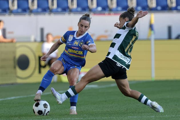 SOCCER - WCL, St.Poelten vs Sporting SANKT POELTEN,AUSTRIA,08.AUG.26 - SOCCER - UEFA Women s Champions League, qualification, SKN Sankt Poelten vs Sporting CP. Image shows Izabela Krizaj (St.Poelten) and Neuza Besugo (Lissabon).  GEPAxpictures xWalterxLuger