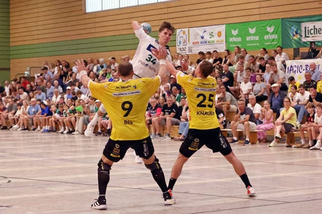 08.08.2026, xovx, Handball Lindencup, HSG Wetzlar - HSC 2000 Coburg v.l. Bartlomiej Bis (HSC Coburg), Paul Kompenhans (HSG Wetzlar), Jakob Knauer (HSC Coburg) Linden Stadthalle Hessen Deutschland (DE) *** August 8, 2026, xovx, Lindencup Handball Tournament, HSG Wetzlar vs. HSC 2000 Coburg; Bartlomiej Bis (HSC Coburg), Paul Kompenhans (HSG Wetzlar), Jakob Knauer (HSC Coburg); Linden Stadthalle, Hesse, Germany, DE