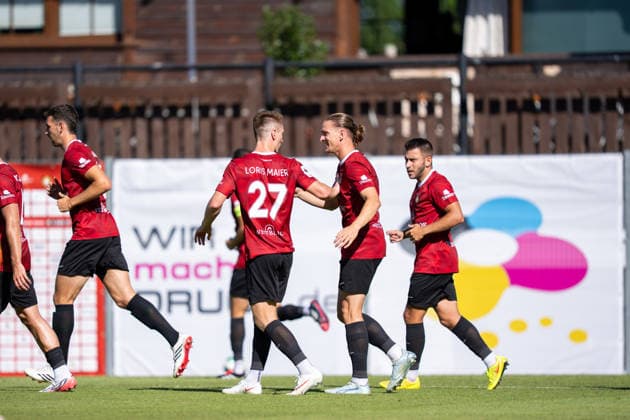Kollektiver Torjubel nach dem 1:0 Treffer durch Loris Maier (SG Sonnenhof Großaspach, 27), SG Sonnenhof Großaspach vs. Fortuna Köln, Fussball, 3. Liga, 1. Spieltag, 08.08.2026, DFB regulations prohibit any use of photographs as image sequences and or quasi-video Aspach Baden-Wuerttemberg Deutschland *** Collective goal celebration after Loris Maier s 1-0 goal; SG Sonnenhof Großaspach, 27; SG Sonnenhof Großaspach vs. Fortuna Köln; Soccer; 3rd Division; Matchday 1; August 8, 2026; DFB regulations prohibit any use of photographs as image sequences and or quasi-video. Aspach, Baden-Württemberg, Germany Copyright: xkolbert-press PhilipxZieglerx