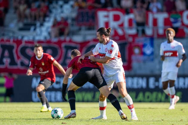 Fabian Eisele (SG Sonnenhof Großaspach, 23) im Zweikampf mit David Haider (Fortuna Köln, 15), SG Sonnenhof Großaspach vs. Fortuna Köln, Fussball, 3. Liga, 1. Spieltag, 08.08.2026, DFB regulations prohibit any use of photographs as image sequences and or quasi-video Aspach Baden-Wuerttemberg Deutschland *** Fabian Eisele (SG Sonnenhof Großaspach, No. 23) in a tackle with David Haider (Fortuna Köln, No. 15), SG Sonnenhof Großaspach vs. Fortuna Köln, Soccer, 3rd Division, Matchday 1, August 8, 2026, DFB regulations prohibit any use of photographs as image sequences and or quasi-video. Aspach, Baden-Württemberg, Germany Copyright: xkolbert-press PhilipxZieglerx