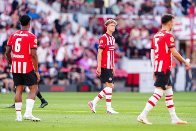 2026-08-08 PSV Eindhoven v Fortuna Sittard - Dutch Eredivisie EINDHOVEN, NETHERLANDS - AUGUST 8: Sven Mijnans of PSV Eindhoven looks on during the Dutch Eredivisie match between PSV Eindhoven and Fortuna Sittard at Philips Stadion on August 8, 2026 in Eindhoven, Netherlands. Eindhoven Philips Stadion Netherlands Content not available for redistribution in The Netherlands directly or indirectly through any third parties. Copyright: xAndrexWeeningx