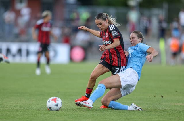 GER, Frankfurt, Eintracht Frankfurt vs Malmö FF, UEFA Womens Champions League, Fussball, UEFA, Spielzeit 2026 2027, Stadion am Brentanobad, Qualifikation, Finale im Bild v.l.: Ereleta Memeti (Eintracht Frankfurt Frauen 7), Courtney Nevin (Malmö FF 18), Zweikampf um den Ball DFB DFL REGULATIONS PROHIBIT ANY USE OF PHOTOGRAPHS AS IMAGE SEQUENCES AND OR QUASI-VIDEO, 08.08.2026 *** GER, Frankfurt, Eintracht Frankfurt vs. Malmö FF, UEFA Women s Champions League, Soccer, UEFA, 2026–2027 Season, Stadion am Brentanobad, Qualifying Round, Final (pictured, from left: Ereleta Memeti, Eintracht Frankfurt Women s Team No. 7), Courtney Nevin, Malmö FF 18, Battle for the ball. DFB and DFL regulations prohibit any use of photographs as image sequences and or quasi-video. August 8, 2026 Copyright: HMBxMedia HendrikxHamelau