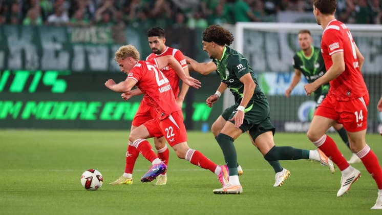 VfL vs. 1. FCK , 2. BL Wolfsburg, 08.08.2026, Fußball, Herren, 2. BL, Saison 2026 2027, VfL Wolfsburg vs. 1. FC Kaiserslautern: Mika Haas (1. FC Kaiserslautern, Fraser Hornby (VfL Wolfsburg) (DFL DFB REGULATIONS PROHIBIT ANY USE OF PHOTOGRAPHS as IMAGE SEQUENCES and or QUASI-VIDEO) Volkswagen Arena Niedersachsen Deutschland *** VfL vs. 1 FCK, 2nd Bundesliga Wolfsburg, August 8, 2026, Soccer, Men s, 2nd Bundesliga, 2026–2027 Season, VfL Wolfsburg vs. 1. FC Kaiserslautern, Mika Haas (1. FC Kaiserslautern), Fraser Hornby (VfL Wolfsburg). DFL and DFB regulations prohibit any use of photographs as image sequences and or quasi-video. Volkswagen Arena, Lower Saxony, Germany