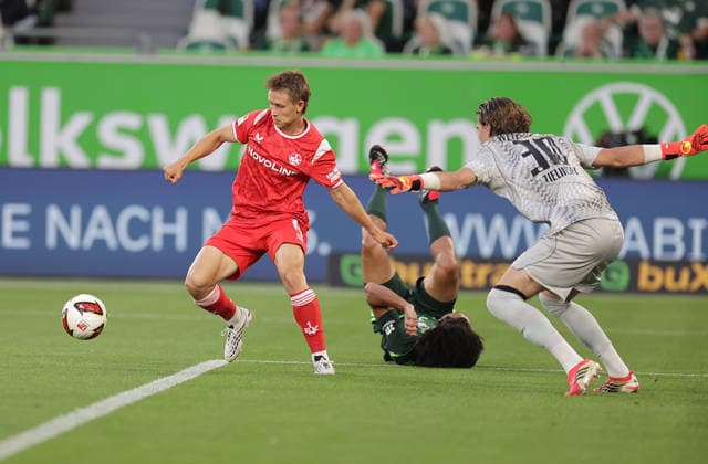 Mathys Angely (VfL Wolfsburg), Naatan Skyttae (1.FC Kaiserslautern), Jakub Zielinski (VfL Wolfsburg) Fussball, Herren, Saison 2026 2027, 2.Liga, Volkswagenarena, VfL Wolfsburg gegen 1.FC Kaiserslautern DFL REGULATIONS PROHIBIT ANY USE OF PHOTOGRAPHS AS IMAGE SEQUENCES AND OR QUASI-VIDEO. *** Mathys Angely, VfL Wolfsburg; Naatan Skyttae, 1. FC Kaiserslautern; Jakub Zielinski, VfL Wolfsburg; Soccer, Men s, 2026–2027 Season, 2. Bundesliga, Volkswagen Arena, VfL Wolfsburg vs. 1. FC Kaiserslautern. DFL regulations prohibit any use of photographs as image sequences and or quasi-video.