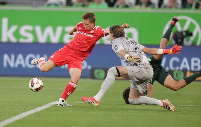 Mathys Angely (VfL Wolfsburg), Naatan Skyttae (1.FC Kaiserslautern), Jakub Zielinski (VfL Wolfsburg) Fussball, Herren, Saison 2026 2027, 2.Liga, Volkswagenarena, VfL Wolfsburg gegen 1.FC Kaiserslautern DFL REGULATIONS PROHIBIT ANY USE OF PHOTOGRAPHS AS IMAGE SEQUENCES AND OR QUASI-VIDEO. *** Mathys Angely, VfL Wolfsburg; Naatan Skyttae, 1. FC Kaiserslautern; Jakub Zielinski, VfL Wolfsburg; Soccer, Men s, 2026–2027 Season, 2. Bundesliga, Volkswagen Arena, VfL Wolfsburg vs. 1. FC Kaiserslautern. DFL regulations prohibit any use of photographs as image sequences and or quasi-video.