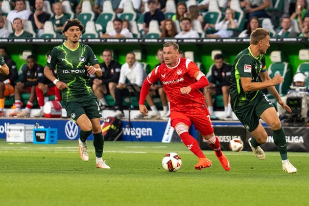 Deutschland: Fussball 2. Bundesliga, 1. Spieltag 2026 2027, VfL Wolfsburg - 1. FC Kaiserslautern am 08.08.2026 in Wolfsburg (Volkswagen-Arena): Marlon Ritter (1. FC Kaiserslautern, 7) am Ball Wolfsburg Volkswagen Arena Deutschland *** German Soccer 2. Bundesliga, Matchday 1, 2026–2027, VfL Wolfsburg vs. 1. FC Kaiserslautern on August 8, 2026, at the Volkswagen Arena in Wolfsburg. Marlon Ritter of 1. FC Kaiserslautern, No. 7, in action at the Volkswagen Arena in Wolfsburg, Germany Copyright: xSvenxHeidmannx