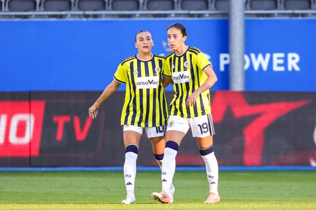 260808 UWCL OH Leuven vs Fenerbahce Fenerbahce players celebrating the goal of Konya Plummer (2) of Fenerbahce (0-1) during a female soccer game between OH Leuven (BEL) and Fenerbahce (TUR) Final of second qualifying round of UEFA Champions League Mini Tournament 5, on Saturday 8 August 2026 in LEUVEN , BELGIUM . PHOTO SPORTPIX Sevil Oktem LEUVEN DEN DREEF BELGIUM  Copyright: xSportpix.bex xSevilxOktemxSevilxOktemx